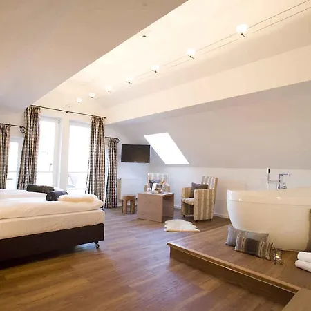 Hotel Alpin Lifestyle Loewen & Strauss 4*